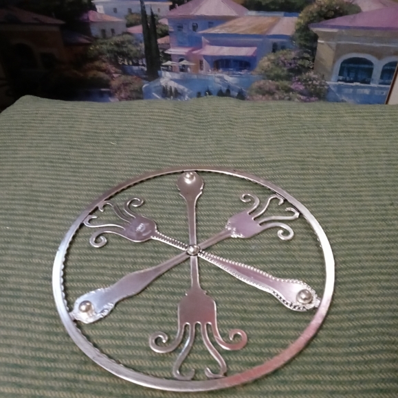 Wrought Iron Spanish Revival Medieval footed fruit basket & Hot Pot Holder🍜 - Picture 3 of 16